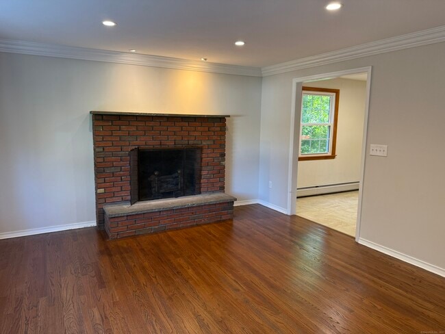 Building Photo - 19 Greenwood Ln