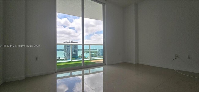 Building Photo - 7910 Harbor Island Dr
