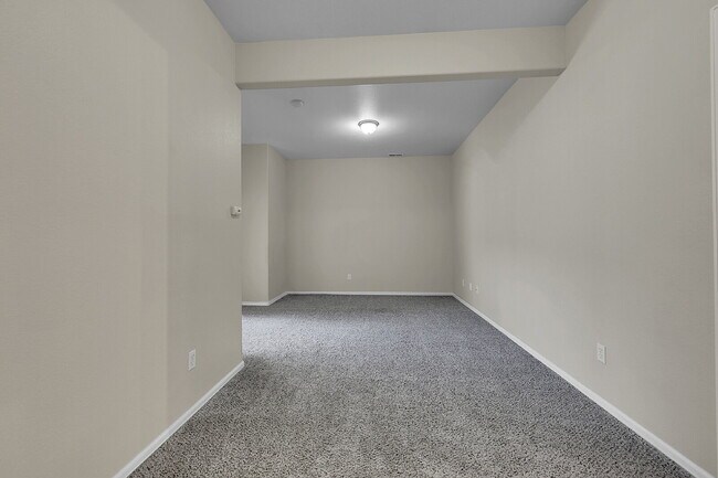 Building Photo - $2,250.00, 4 bed, 3 bath located in Colora...