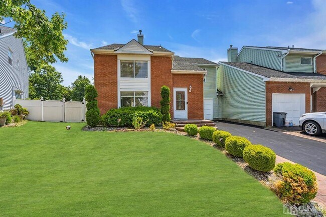 Building Photo - 47 Woodland Way