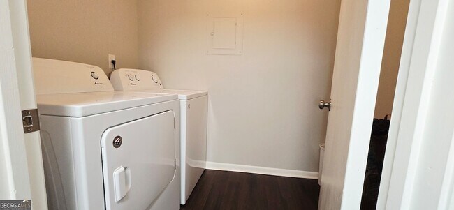 Building Photo - 5151 Roswell Rd