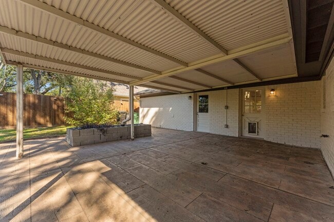 Building Photo - 4135 Hill Oak Dr