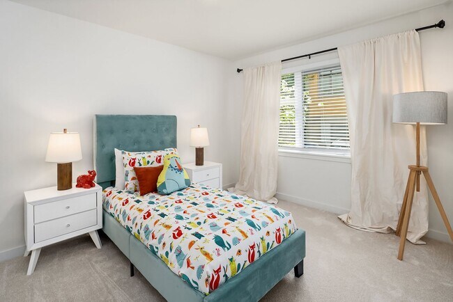 Building Photo - Fantastic Bellevue Townhouse with View...