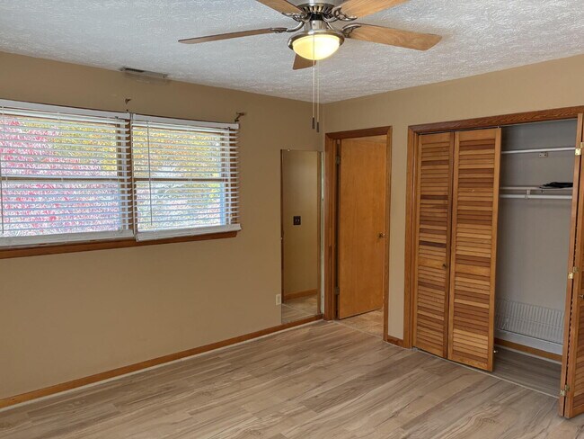 Building Photo - Great Family Home for Rent in Henderson Co...