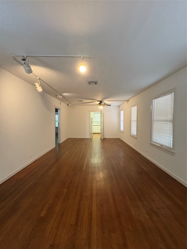 Building Photo - 2011 33rd St