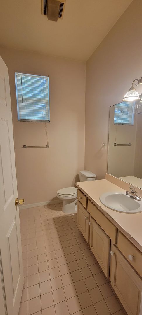 Building Photo - 3/2 (Hickory Walk in Haile Plantation) Beautiful home off the 15th Green of Haile Golf Course.