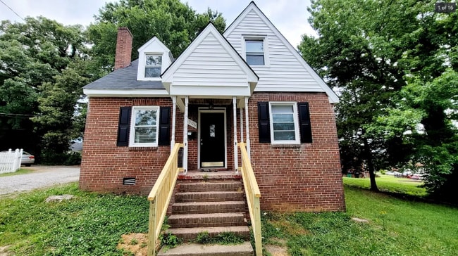 Building Photo - 1306 Bowen St