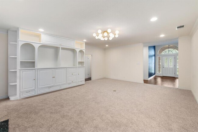 Building Photo - 6002 Ascot Cove