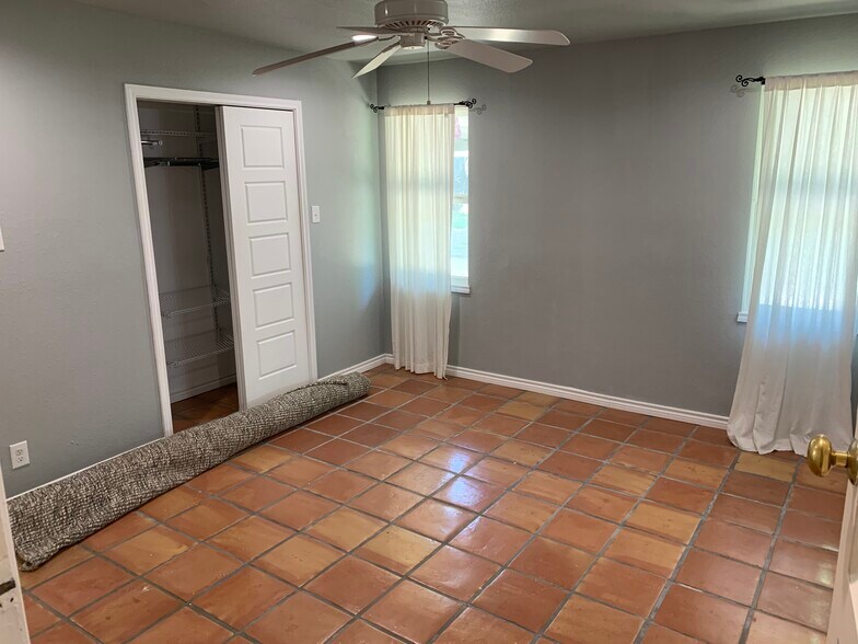 Building Photo - 309 Irvington Dr