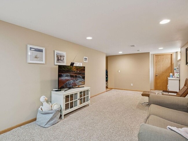 basement 2 - 2307 Harding St NE