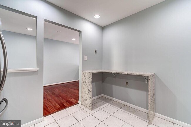 Building Photo - 9420 Packard Way