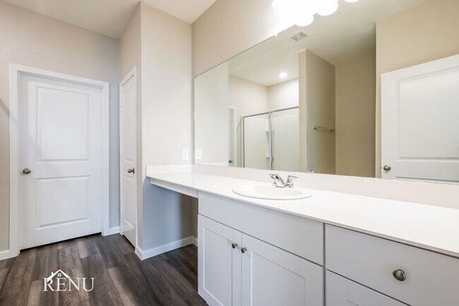 Building Photo - 1645 Braeburn Ln