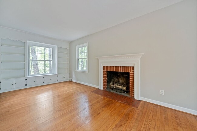 Building Photo - Spacious 4 Bedroom & 3.5 Bath Home in Duke Forest!