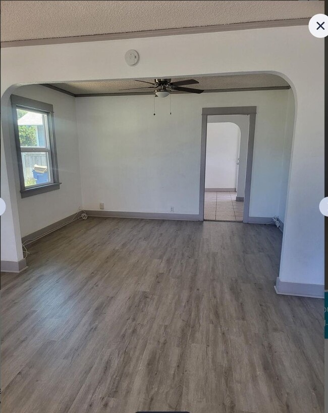 Building Photo - Two -Bedroom, 1 -Bath House