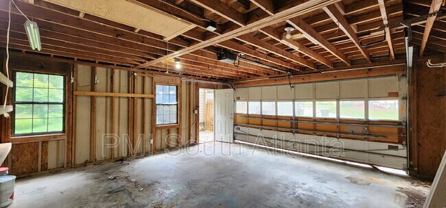 Building Photo - 145 Paces Dr