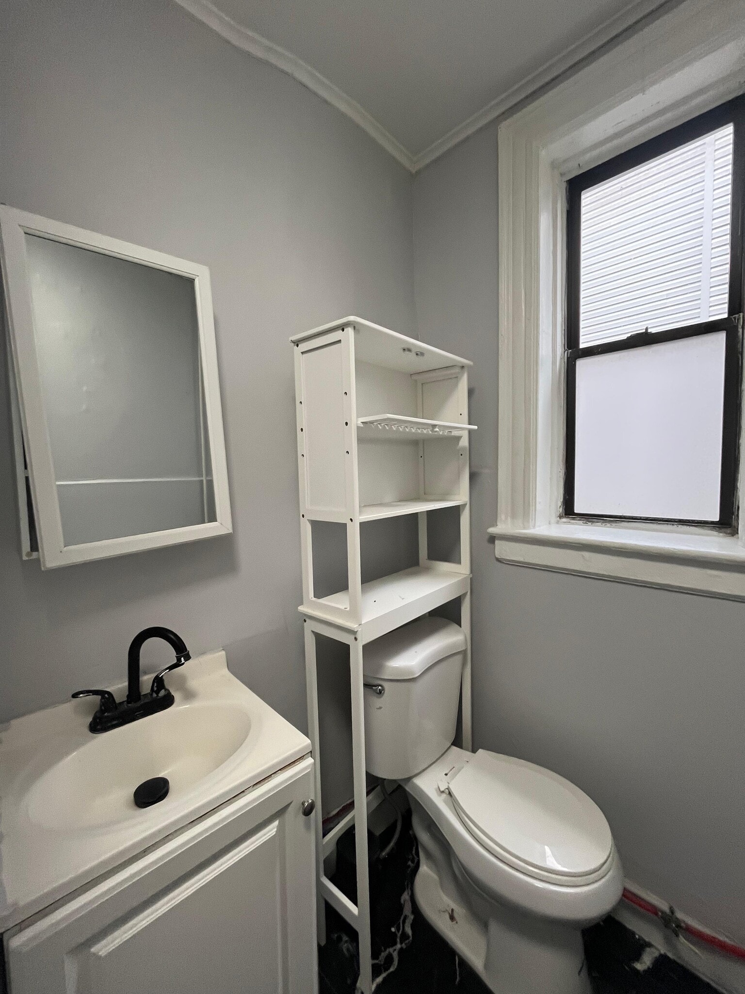 Building Photo - 87 Romaine Ave