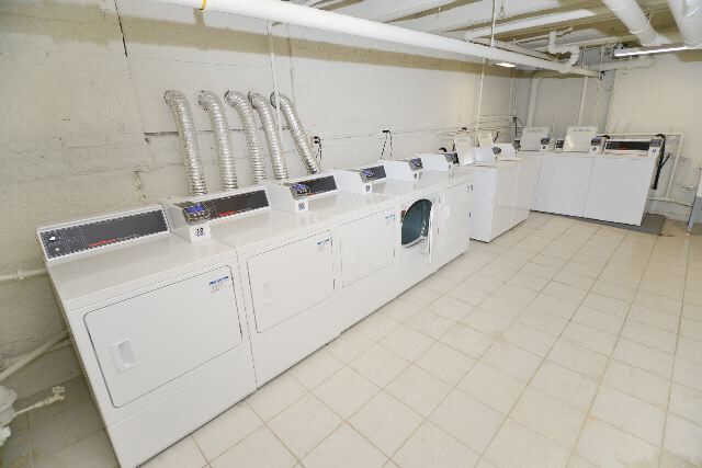 Building Photo - 618 W Patterson Ave