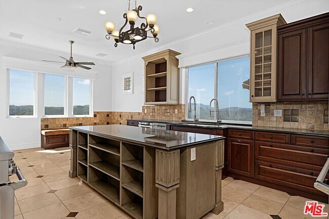 Building Photo - 16646 Cll Brittany