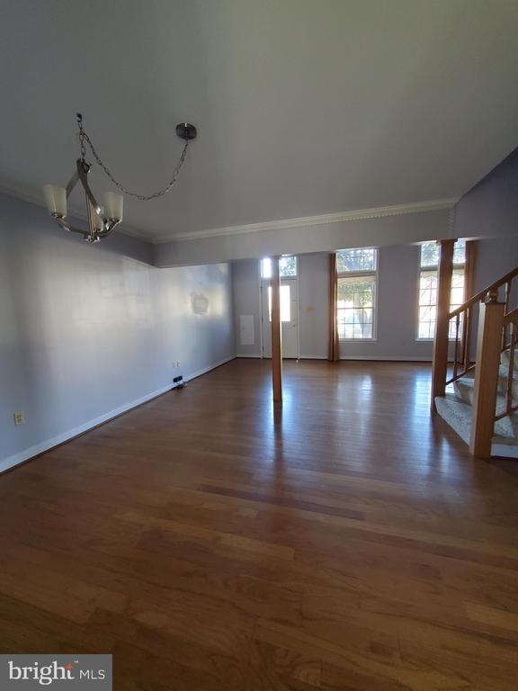 Building Photo - 652 Currant Ct
