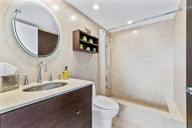 Building Photo - 2707 N Ocean Blvd