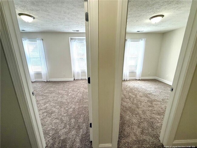 Building Photo - 309 Bulla Pl