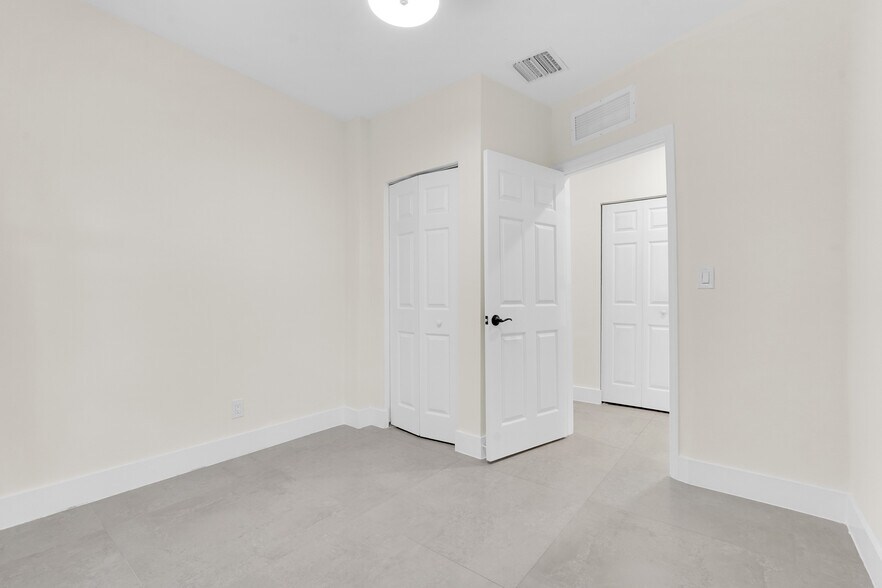 Building Photo - 52 NW 47th Ter