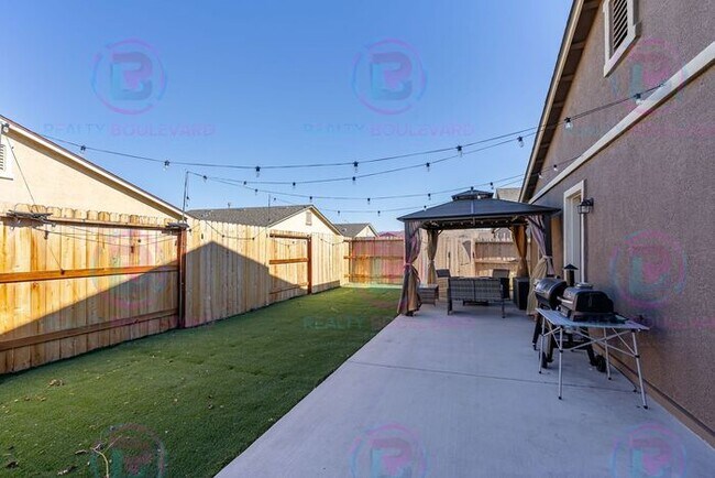 Building Photo - Spacious 4-Bedroom Lemmon Valley Home with...