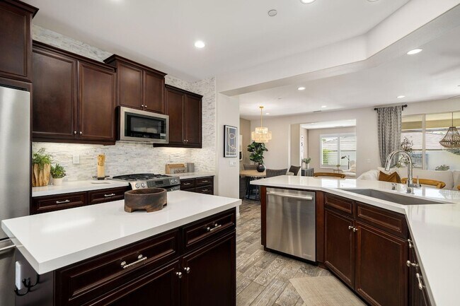 Building Photo - 51234 Longmeadow St