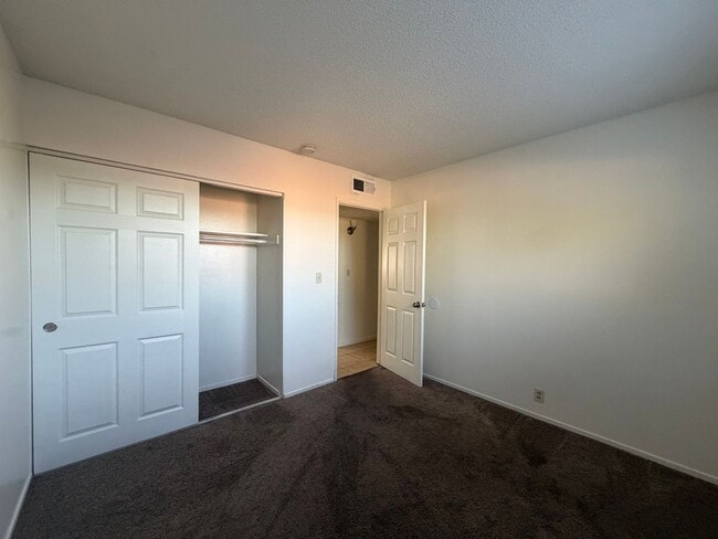 Building Photo - Spacious 3 Bedroom 2 Bathroom House For Rent