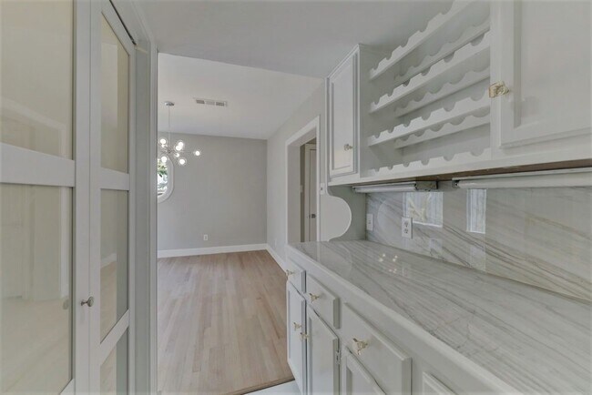 Building Photo - 3605 Plumb St