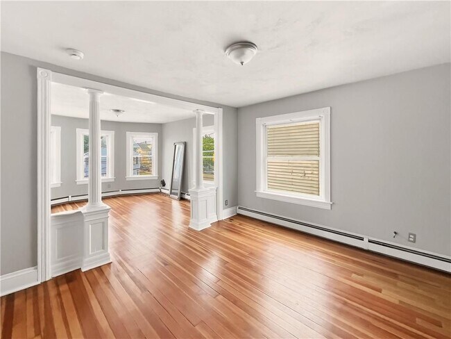 Building Photo - 362 Weeden St