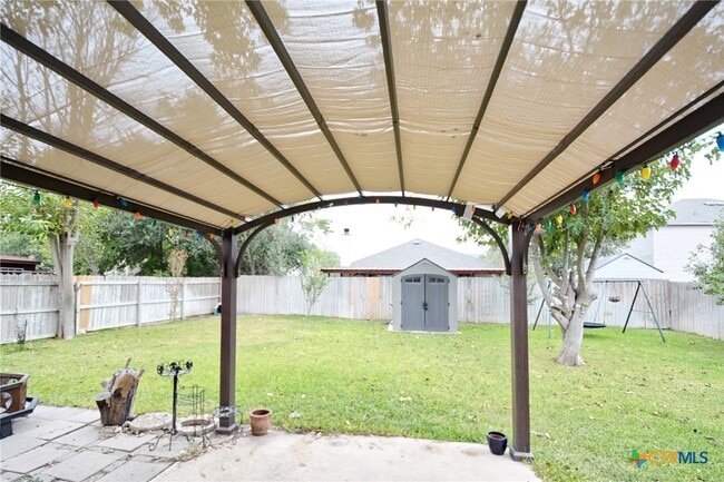 Building Photo - 744 Pinehurst Dr