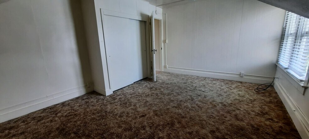 Building Photo - 1114 9th Ave SE