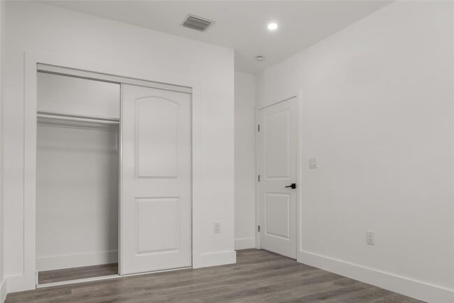 Building Photo - 2724 SW 34th Ct