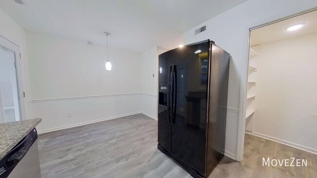 Building Photo - 1422 Delane Ave