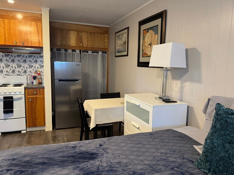 Building Photo - 3354 NW Crest Dr