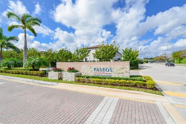 Building Photo - 640 NE 207th St