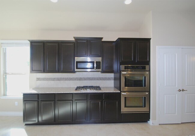 Building Photo - 5607 S Denham Ridge Ln