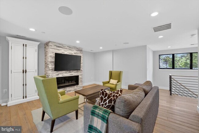 Building Photo - 5310 Dorsett Pl NW