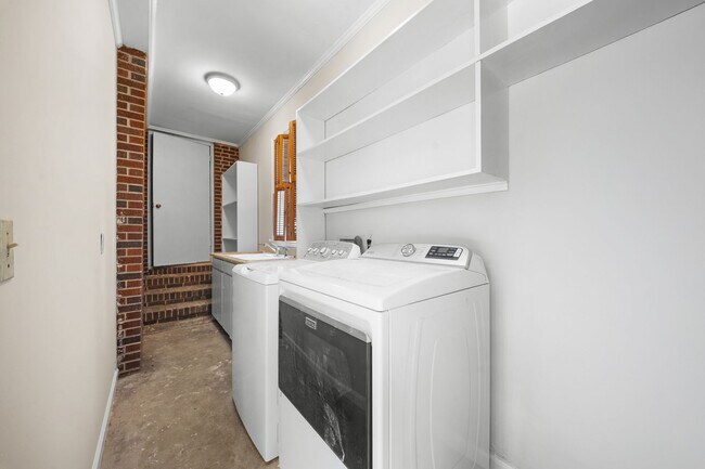 Building Photo - 409 Granade St