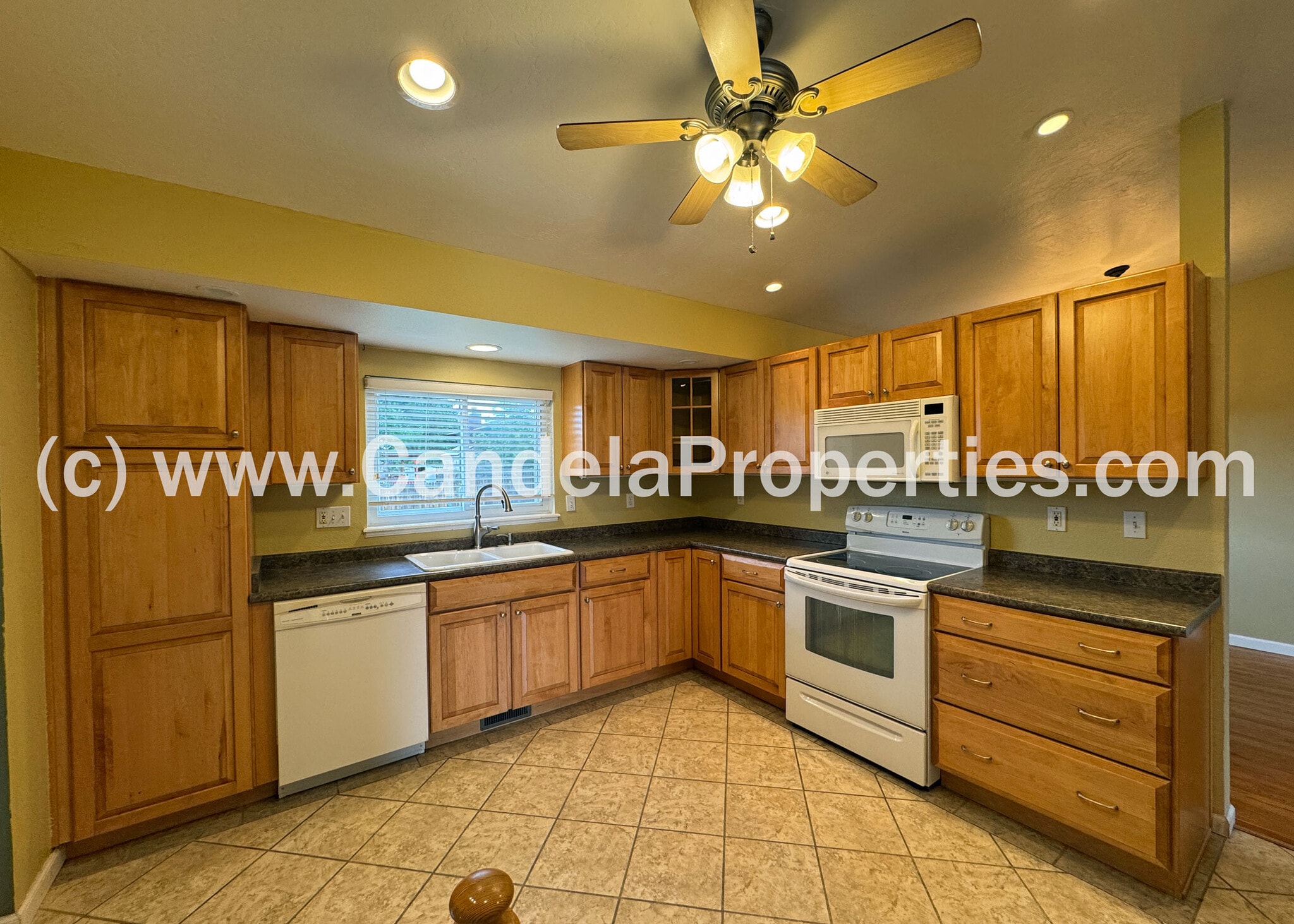 Building Photo - 8038 Horizon Dr