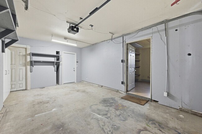 Building Photo - 1901 Spencer St