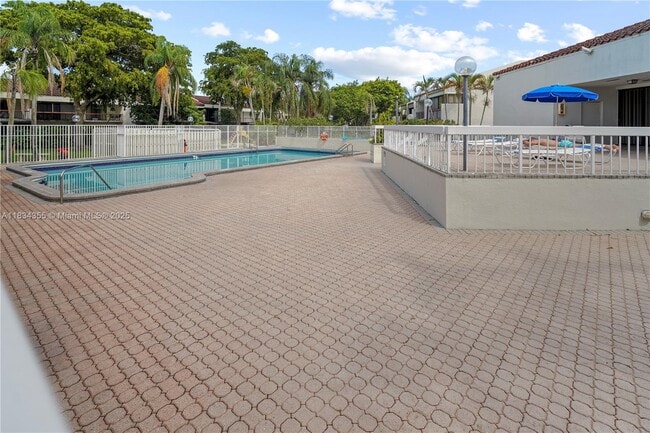 Building Photo - 6556 Racquet Club Dr