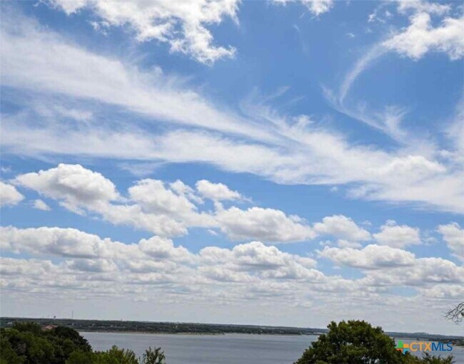 Building Photo - 7255 Woodlake Cir