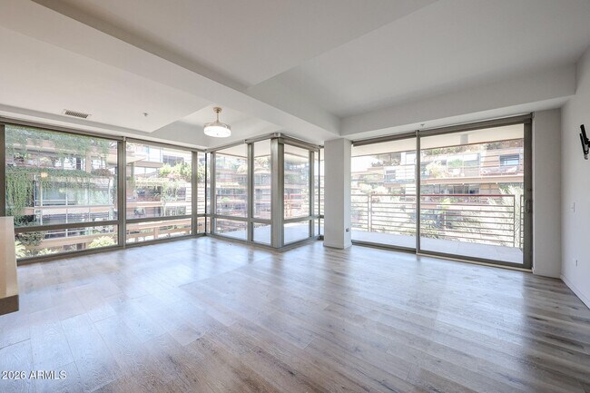 Building Photo - 7137 E Rancho Vista Dr