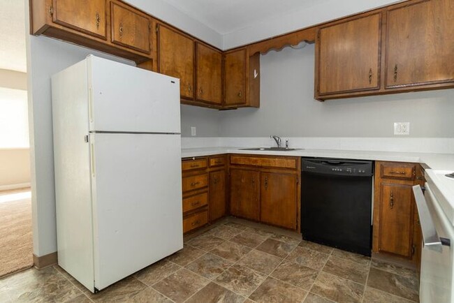 Building Photo - 2 Bedroom 1 Bath Apartment Home! New Washe...