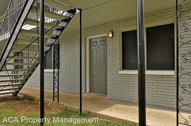 Building Photo - 2 br, 1 bath Apartment - 400 Linda Drive