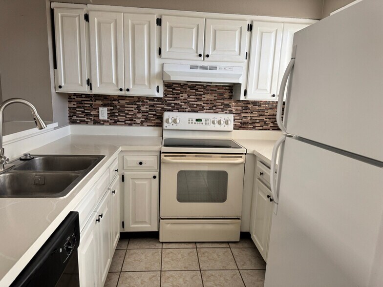 Building Photo - 13917 Fletchers Mill Dr