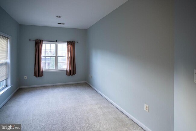 Building Photo - 9571 Linnett Hill Dr