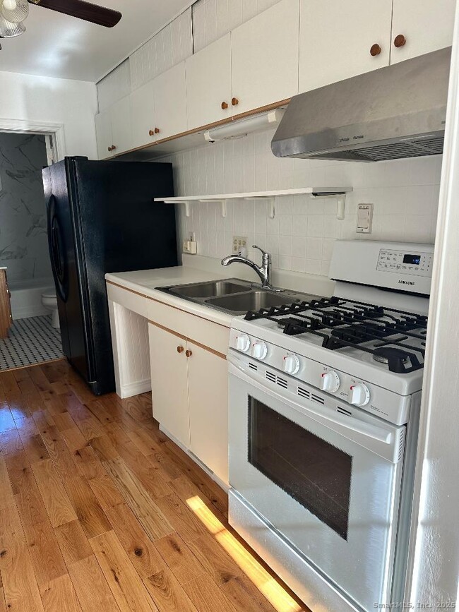 Building Photo - 77 S B St